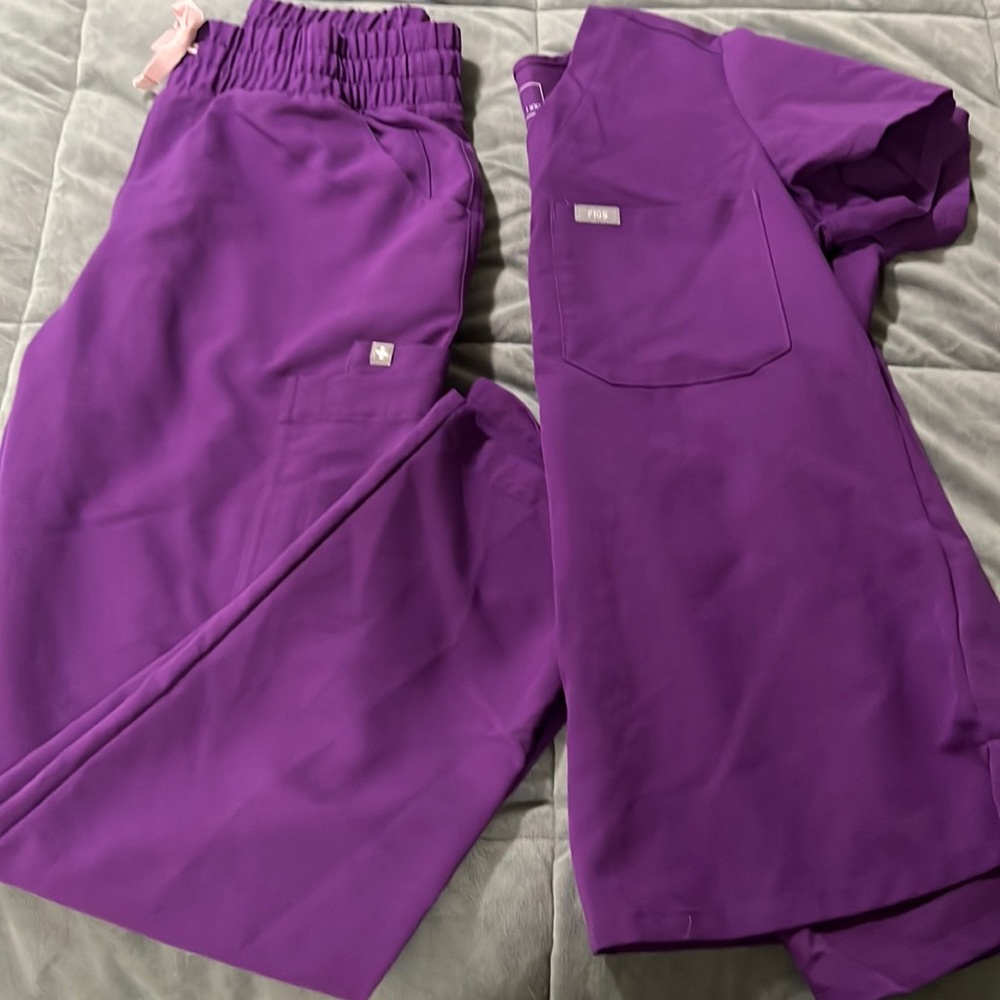 FIGS Scrub Set in Purple!